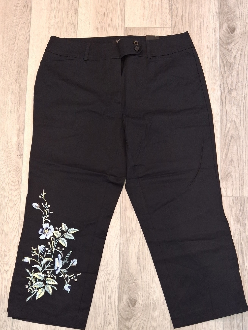 Vintage Lane Bryant Black Ankle Pants with Floral Embroidery